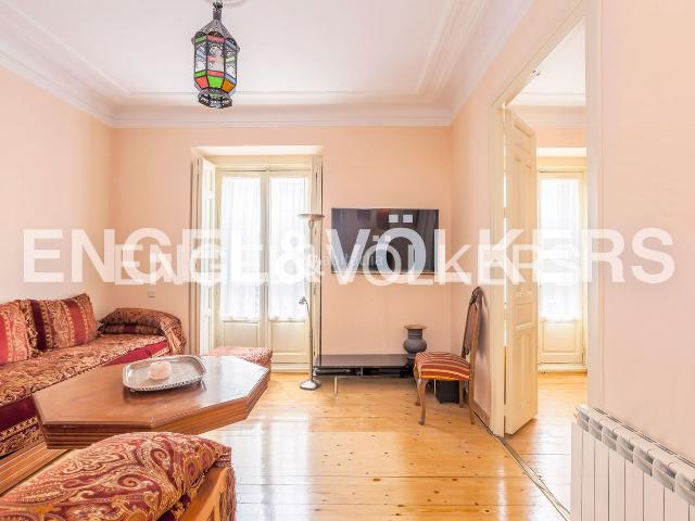 Piso en venta en Madrid, Embajadores Lavapiés. Señorial apartamento en el centro de Madrid. Pisos.