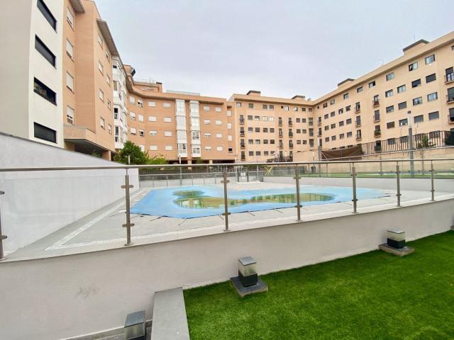 Piso en venta en Madrid, Ensanche de Vallecas La Gavia. Apartamento en venta en urbanización con Piscina, Garaje y Trastero. Pisos.