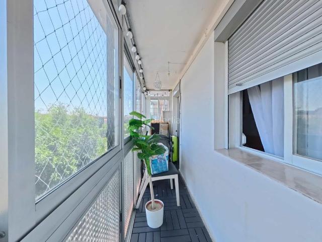 Piso en venta en Madrid, Entrevías. AMPLIA VIVIENDA REFORMADA DE 3 DORMITORIOS CON DOS TERRAZAS JUNTO A LA ESTACIÓN DE ENTREVÍAS. Pisos.