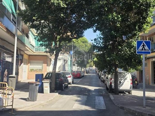 Piso en venta en Madrid, Entrevías. LEER LA DESCRIPCION PISO CON INQUILINO DE RENTA ANTIGUA, DE AHI SU PRECIO. Pisos.