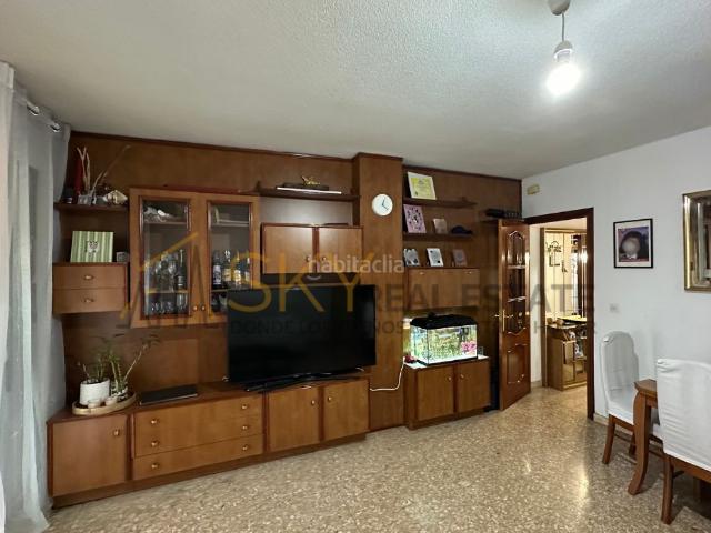 Piso en venta en Madrid, Entrevías. Piso en venta con rentabilidad, 4 dormitorios. Pisos.