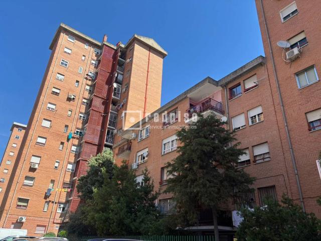 Piso en venta en Madrid, Entrevías. Pisos.