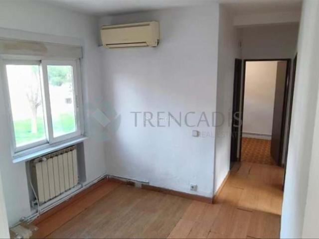 Piso en venta en Madrid, Fontarrón. Gran oportunidad en Moratalaz Vivienda de 3 dormitorios con gran potencial de reforma.Excelente oportunidad en el distrito de Mor. Pisos.