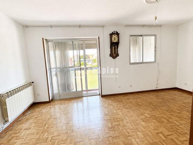 Piso en venta en Madrid, Fontarrón. Oportunidad ! A un precio irresistible de 295.000, este piso de tres habitaciones y un baño. Pisos.