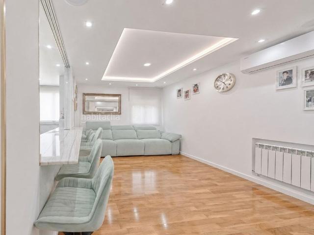 Piso en venta en Madrid, Fontarrón. Vivienda reformada integralmente en Moratalaz, lista para entrar a vivir. Pisos.
