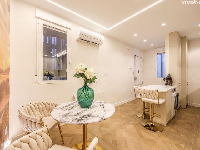 Piso en venta en Madrid, Fuente del Berro. Inmobiliaria VIVAHOGAR MADRID OFRECE APARTAMENTO EN VENTA EN FUENTE DEL BERRO,TOTALMENTE REFORMADO EN EL AÑO 2026!El piso se encu. Pisos.