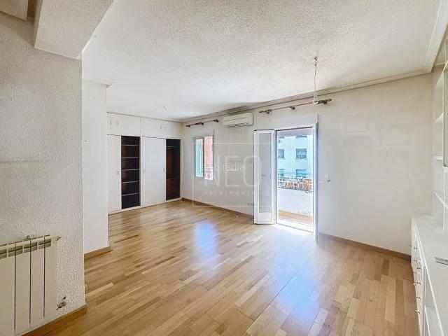 Piso en venta en Madrid, Fuente del Berro. PISO EN CALLE BOCANGEL, FUENTE DEL BERRO. Pisos.