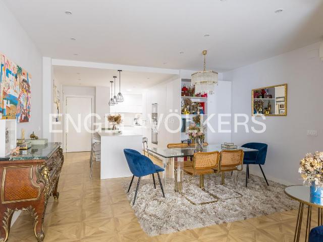 Piso en venta en Madrid, Gaztambide. Elegante y funcional propiedad con terraza en Guzmán El Bueno. Pisos.