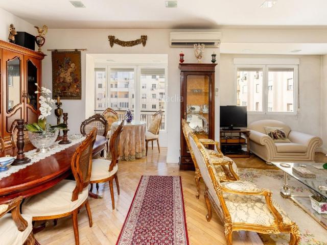 Piso en venta en Madrid, Gaztambide. Luz, calma y potencial en el corazón de Gaztambide. Pisos.