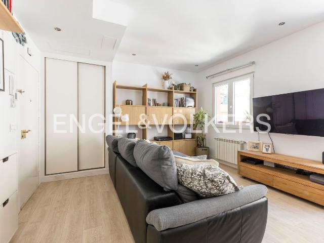Piso en venta en Madrid, Guindalera. Piso exterior de tres habitaciones junto a Diego de León. Pisos.