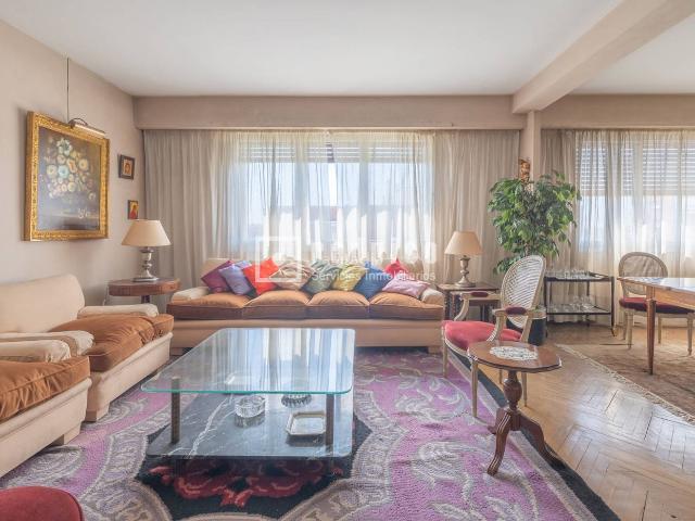 Piso en venta en Madrid, Guindalera. REDPISO PARQUE DE LAS AVENIDAS VENDE EN EXCLUSIVA ESQUINAZO EN AVENIDA DE BAVIERA. Pisos.