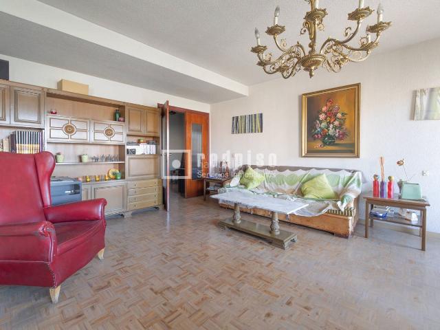 Piso en venta en Madrid, Guindalera. REDPISO PARQUE DE LAS AVENIDAS VENDE EN EXCLUSIVA FANTÁSTICA VIVIENDA EN AVENIDA DE AMÉRICA. Pisos.