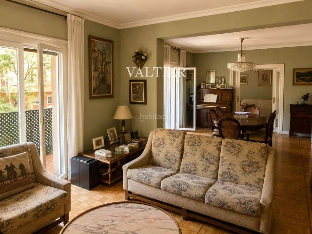 Piso en venta en Madrid, Hispanoamérica Bernabéu. Exclusivo piso exterior en venta para reformar en Paseo de la Habana, Madrid. Pisos.