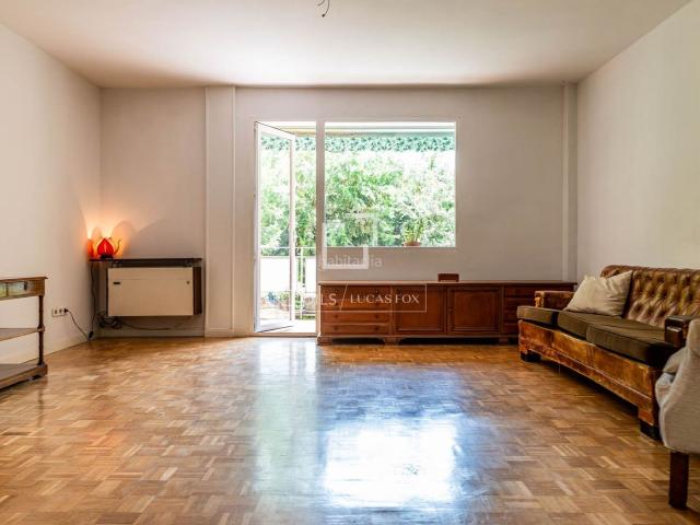 Piso en venta en Madrid, Hispanoamérica Bernabéu. Piso amplio y luminoso para reformar en Hispanoamerica Chamartin. Pisos.