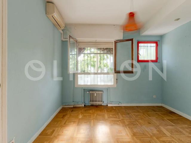 Piso en venta en Madrid, Hispanoamérica Bernabéu. Piso con espectacular terraza de 100 m, piscina, garaje y trastero en finca privada en Hispanoamérica. Pisos.