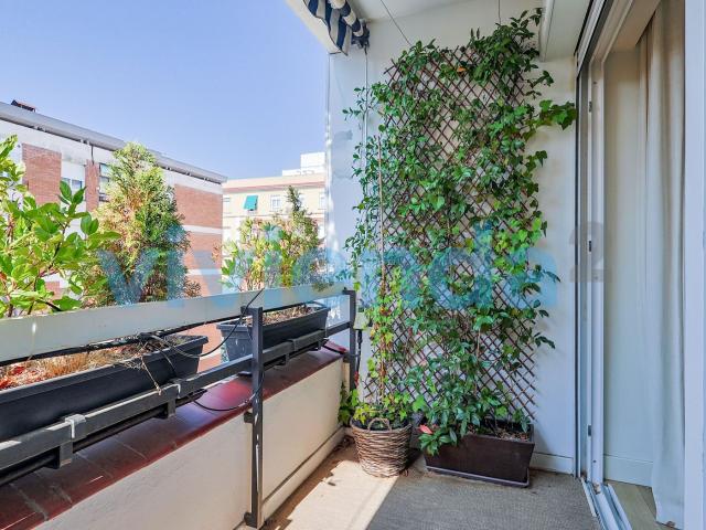 Piso en venta en Madrid, Hispanoamérica Bernabéu. Piso en Hispanoamerica, 110 m2, 3 dormitorios, 3 baxF1os, 995.000 euros. Pisos.