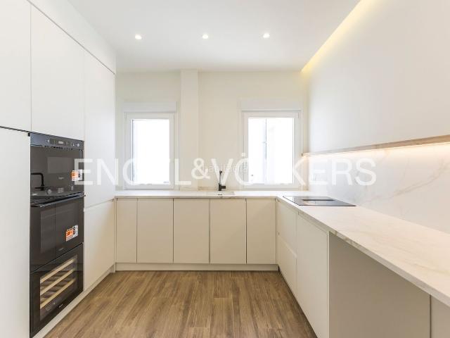 Piso en venta en Madrid, Ibiza. Ático Reformado en el barrio de Ibiza a 1 min del Retiro. Pisos.