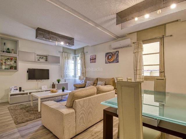 Piso en venta en Madrid, Ibiza. Bajo de 120 m2 en IbizaRetiro una oportunidad para invertir o crear un hogar junto al Parque del Retiro. Pisos.