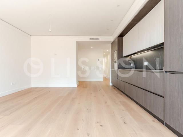Piso en venta en Madrid, Ibiza. Diseño contemporáneo y luminosidad en una sexta planta. Pisos.