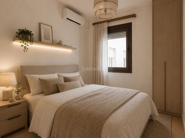 Piso en venta en Madrid, Ibiza. Oportunidad de inversión y reforma en una de las arterias más cotizadas de Madrid. Pisos.
