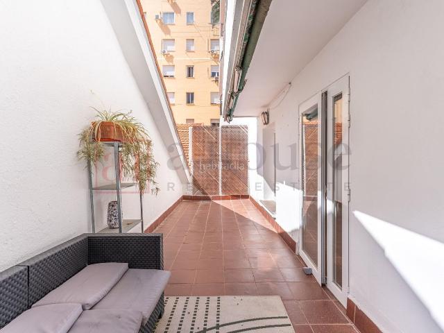 Piso en venta en Madrid, Ibiza. PISO CON TERRAZA PARA ENTRAR A VIVIR EN EL BARRIO DE IBIZA. Pisos.