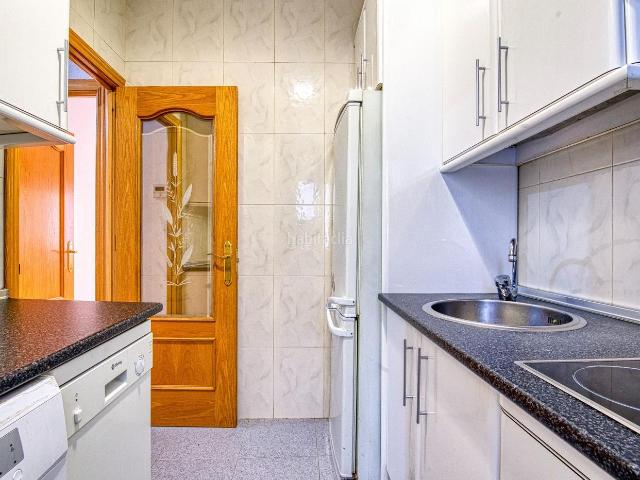 Piso en venta en Madrid, Ibiza. Piso en venta en Calle Ibiza, junto al Parque del Retiro. Pisos.