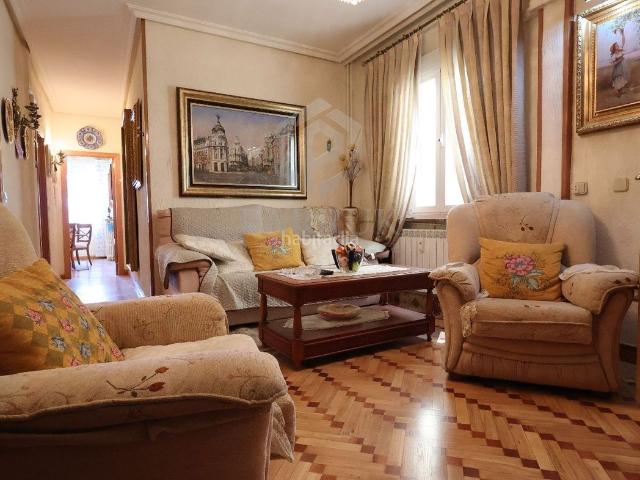 Piso en venta en Madrid, Ibiza. Piso en venta en Retiro Luminoso y bien conservado. Pisos.