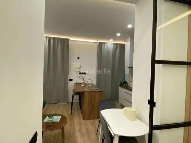 Piso en venta en Madrid, Ibiza. Piso reformado con entrada independiente junto al Retiro, Madrid. Pisos.