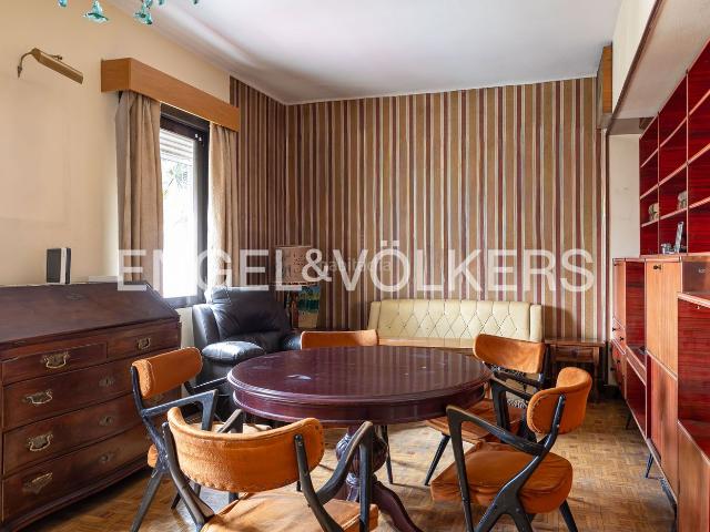 Piso en venta en Madrid, Ibiza. Séptima planta para reformar junto al Retiro. Pisos.