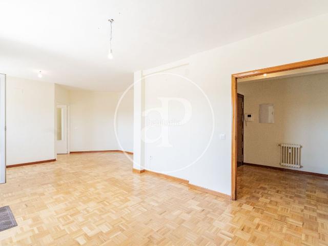 Ático en venta en Madrid, Imperial. Ático en venta en ACACIAS. Áticos.