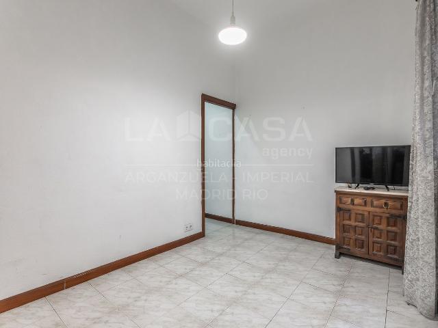 Piso en venta en Madrid, Imperial. Piso en venta en calle juan duque, Madrid. Pisos.