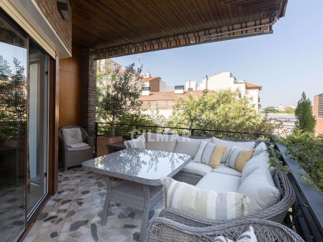Piso en venta en Madrid, Jerónimos. En el prestigioso barrio de los Jerónimos, situado en el distrito de Retiro de Madrid, te espera este impresionante piso de 273 m. Pisos.