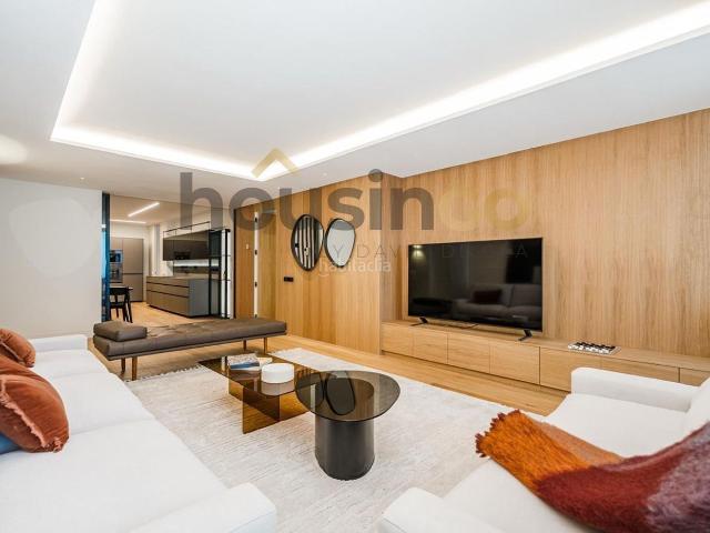 Piso en venta en Madrid, Jerónimos. Piso en venta en Calle Poeta Esteban Villegas. Pisos.