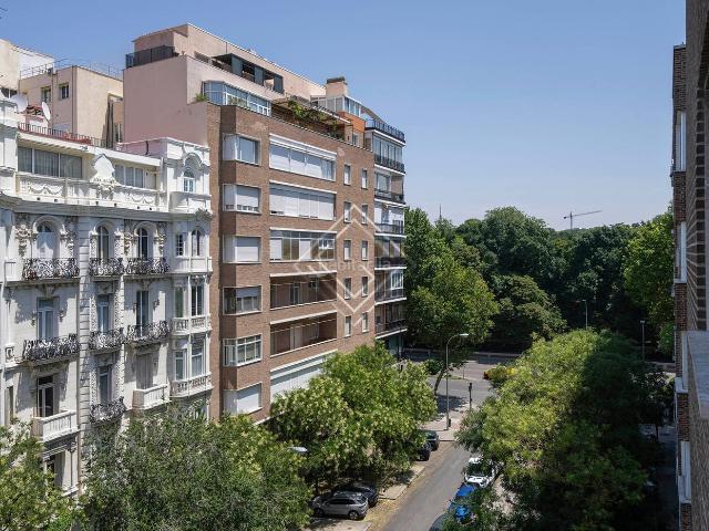 Piso en venta en Madrid, Jerónimos. Pisos.