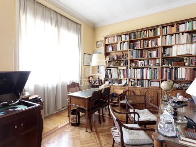 Piso en venta en Madrid, Justicia Chueca. Exclusivo piso exterior de más de 250 m en venta en una finca clásica en el barrio de Justicia, Madrid. Pisos.