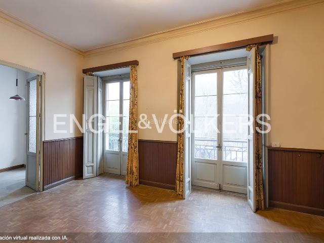 Piso en venta en Madrid, Justicia Chueca. Fantástica propiedad para reforma integral de una planta entera exterior con 3 balcones en Justicia. Pisos.