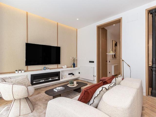Piso en venta en Madrid, Justicia Chueca. Vivienda en edificio histórico con garaje. Pisos.