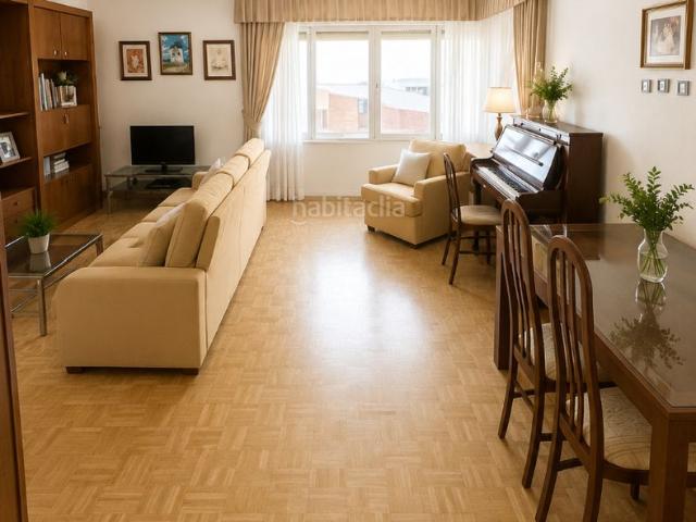 Piso en venta en Madrid, La Paz. Piso amplio y muy luminoso. Ideal para familias con hijos. Pisos.