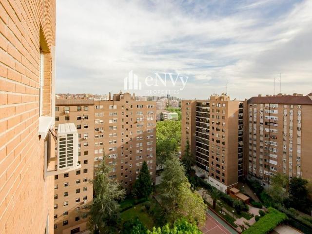 Piso en venta en Madrid, La Paz. Piso en venta en calle Sangenjo, Fuencarral el Pardo, La Paz Madrid. Pisos.