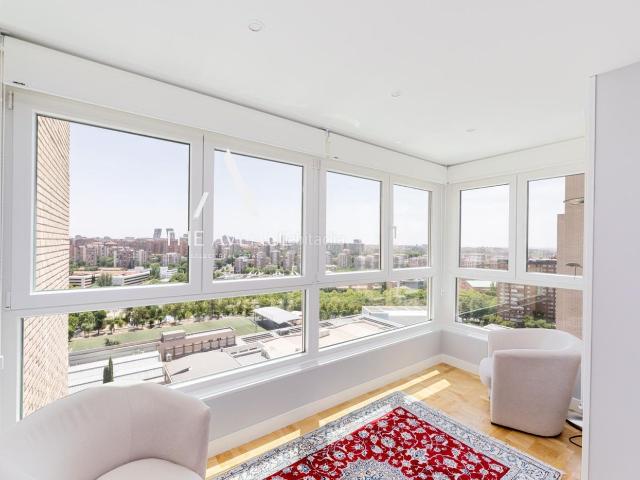 Piso en venta en Madrid, Pilar. Planta 15 con impresionantes vistas y reforma integral 2025 casi estreno y vigilancia 24h. Pisos.