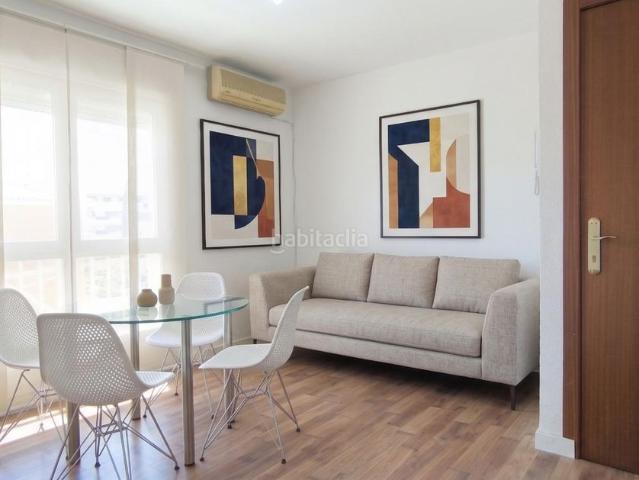Piso en venta en Madrid, Las Águilas. VIVIENDA CON TRES DORMITORIOS Y ASCENSOR. Pisos.