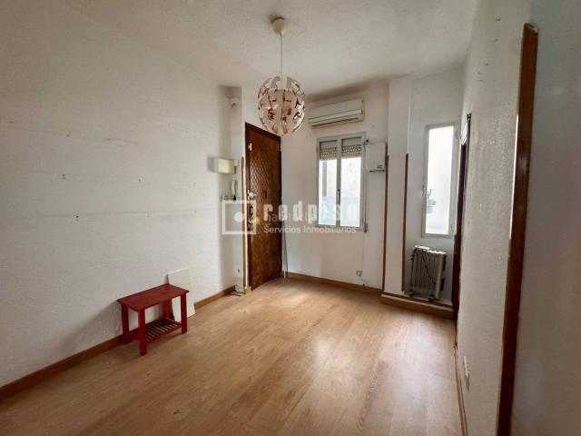 Piso en venta en Madrid, Legazpi. OPORTUNIDAD ÚNICA! Redpiso Legazpi vende vivienda para reformar con gran potencial en Calle Embajadores, Arganzuela. Pisos.