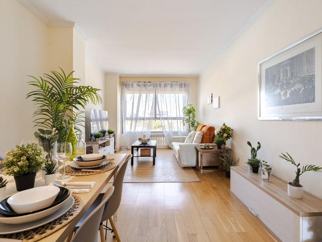 Piso en venta en Madrid, Legazpi. Exclusividad y comodidad en Méndez Álvaro urbanización privada con piscina, gimnasio, garaje y trastero. Pisos.