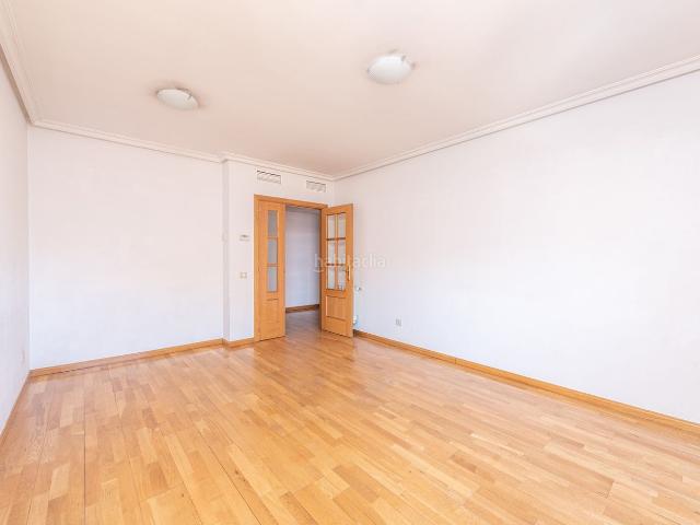 Piso en venta en Madrid, Legazpi. Pisos.