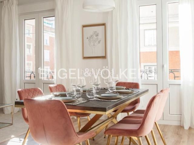 Piso en venta en Madrid, Lista. Descubre un refugio de elegancia clásica en Barrio de Salamanca. Pisos.