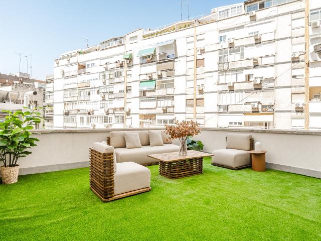 Piso en venta en Madrid, Lista. Exclusiva vivienda reformada con dos dormitorios y terraza de 35 m² en el corazón del barrio de Salamanca. Pisos.