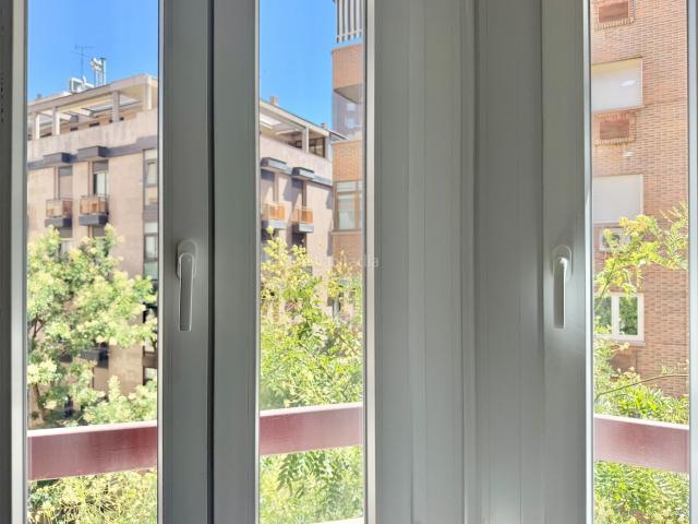 Piso en venta en Madrid, Lista. Magnífico piso ubicado en una de las zonas más demandadas de Madrid, en pleno Barrio de Salamanca, en la calle Alcántara. Pisos.