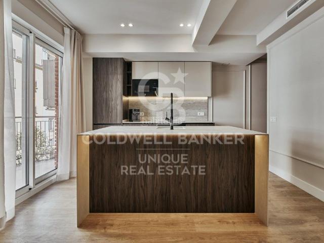 Piso en venta en Madrid, Lista. Piso exterior reformado con terraza, garaje y trastero en Lista, Madrid. Pisos.