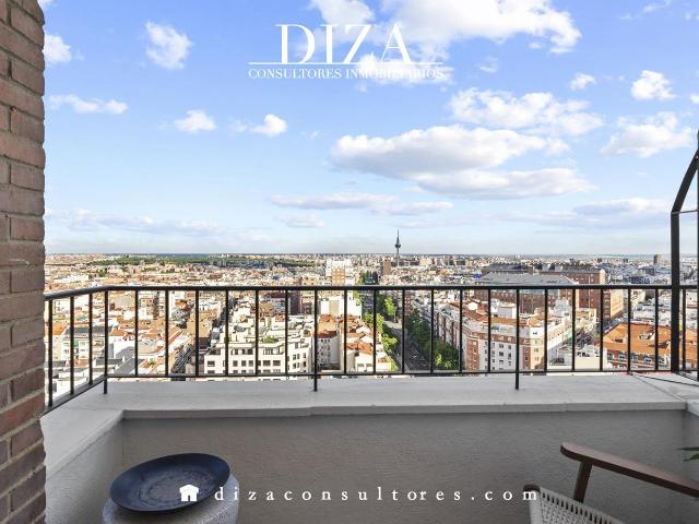 Piso en venta en Madrid, Lista. Reforma de lujo con terraza y vistas espectaculares. Pisos.