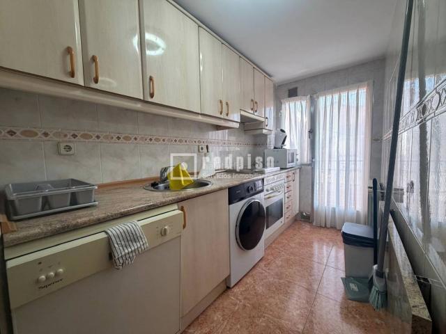 Piso en venta en Madrid, Los Cármenes. HAZ DE ESTA OPORTUNIDAD TU PRÓXIMO HOGAR!. Pisos.